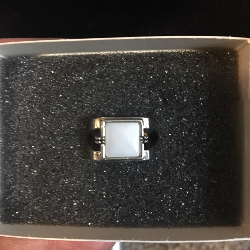 Lia Sophia mother of Pearl Sz 8 ring